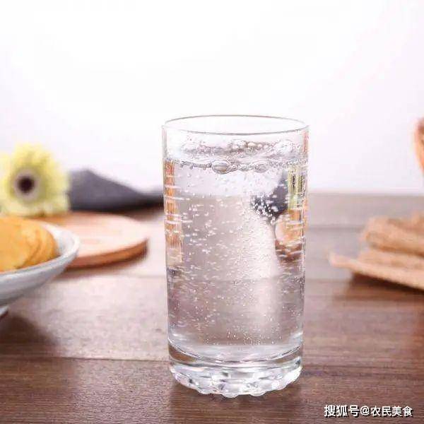 蘇打水是飲料還是水喝多了會打嗝網友不就是碳酸飲料麼