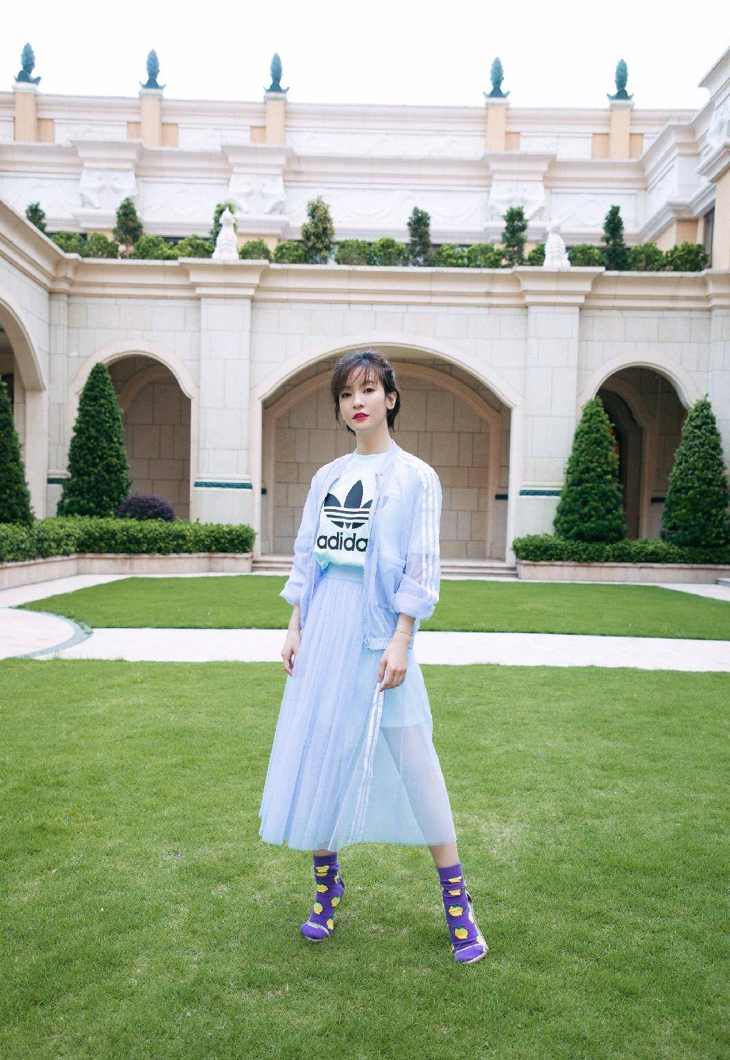 小燕子李晟参加综艺生娃后身材也如同少女穿衣穿出自信美