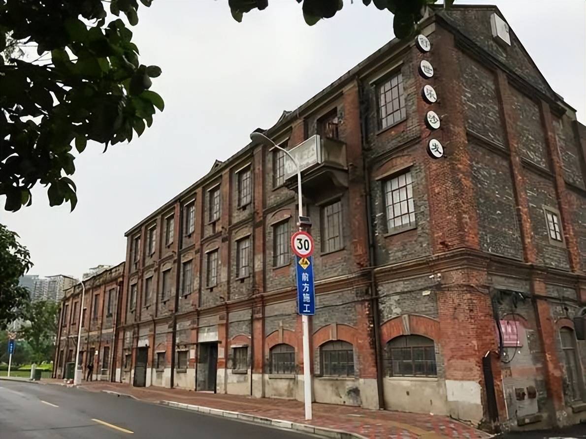 上海老品牌的创始人不少源自他们,例如早期的自行车牌面粉创始人孙多