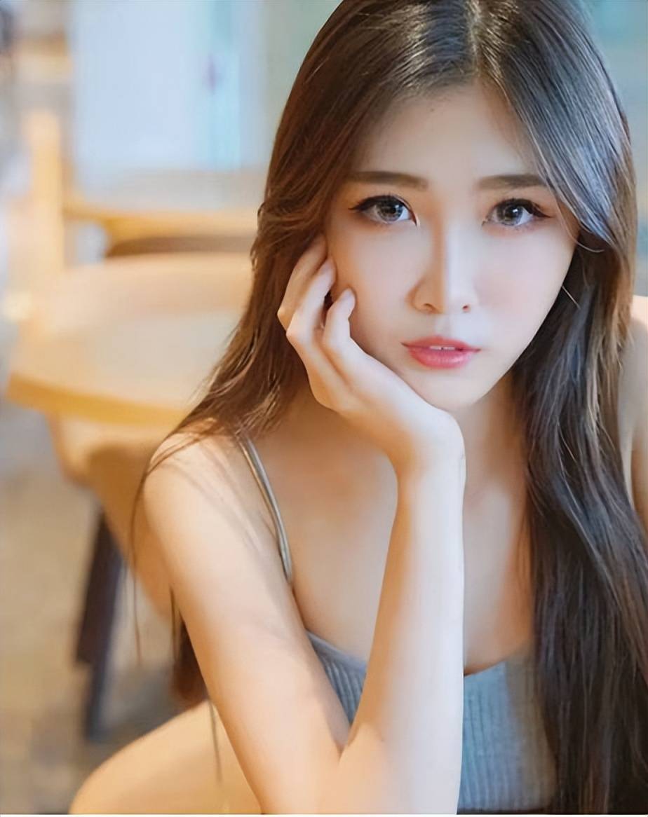 原创马来西亚国宝级女神冰肌玉骨漫画身材酷爱浅色甜而不娇