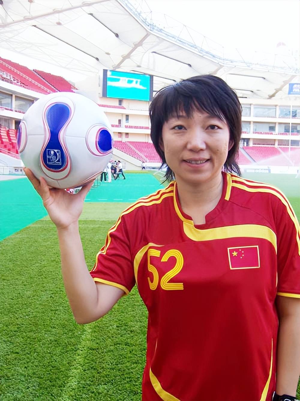 "铿锵玫瑰"孙雯:带伤书写女足辉煌,与华人丈夫在婚姻中有遗憾