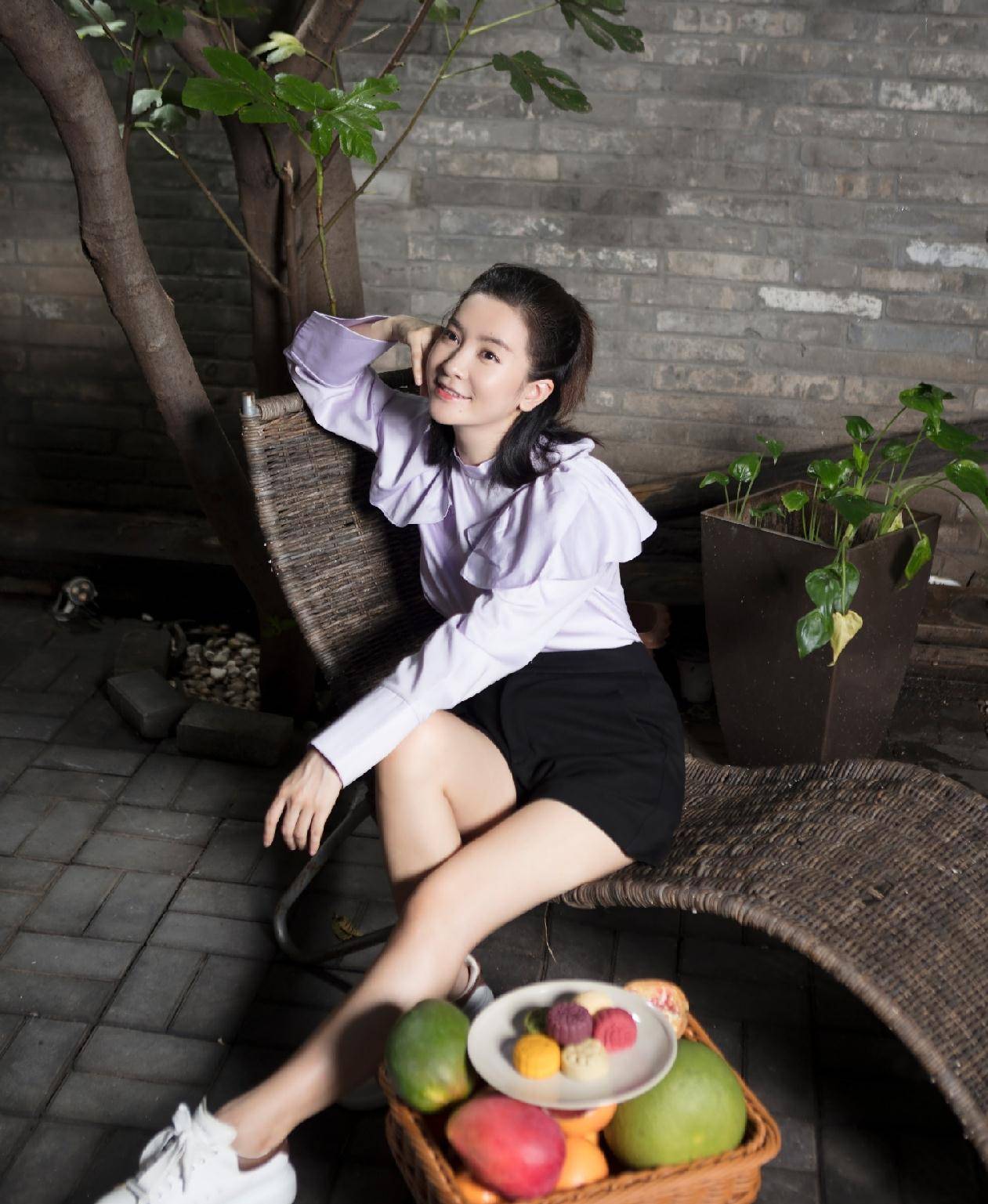 小燕子李晟参加综艺生娃后身材也如同少女穿衣穿出自信美