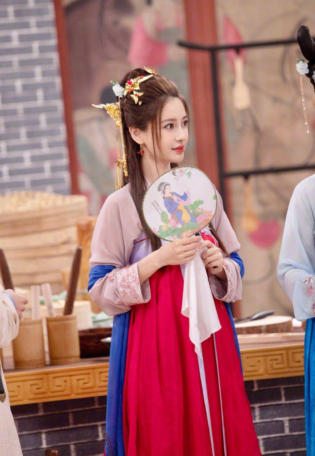 杨颖最新复古汉服造型巧笑倩兮美目盼兮古典气质十足