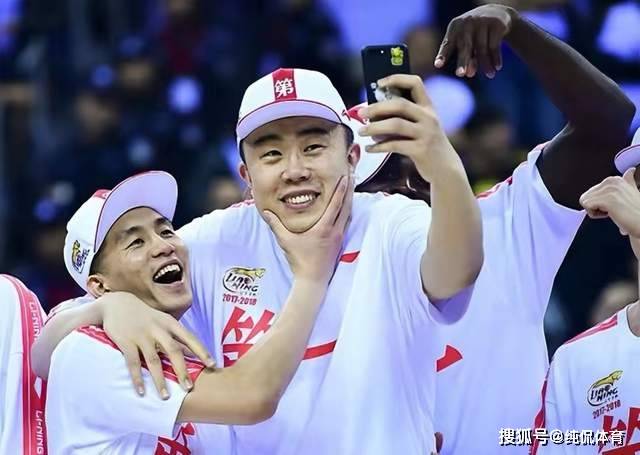 辽宁男篮祝福韩德君生日快乐大韩直播冲周琦高喊回辽宁我降薪