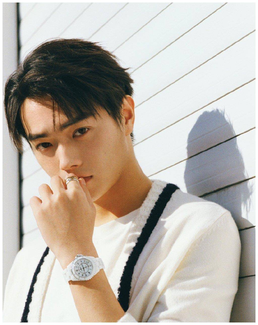 许凯短发造型很清爽很帅.