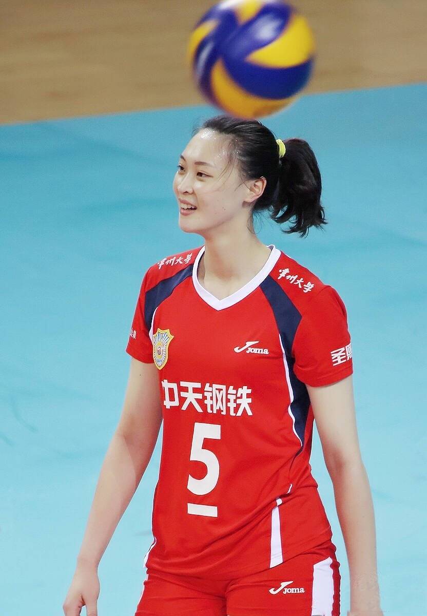 惠若琪当妈晒照,网友:又要多一个大长腿宝贝了_时尚_收获_风衣