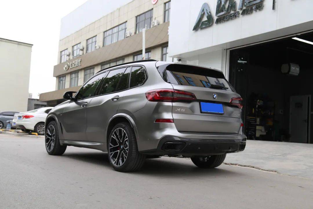 宝马x5全车改色贴膜液态金属银