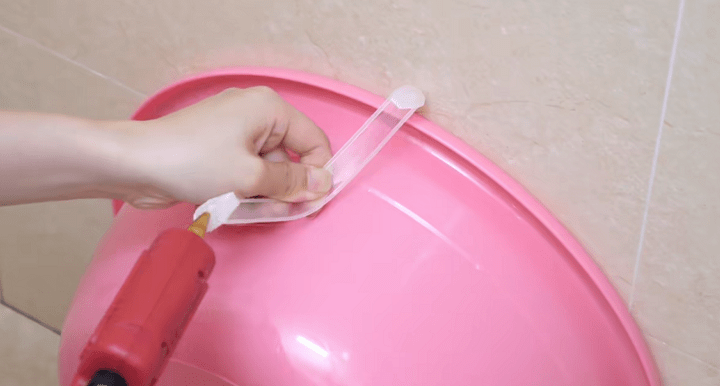 牛奶箱提手别扔,放2个在马桶上,有意想不到的效果,简单又实用