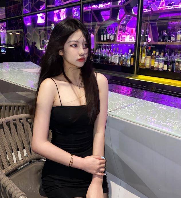 港媒猜测ukei可能是富家女,年纪轻轻消费不低,平日