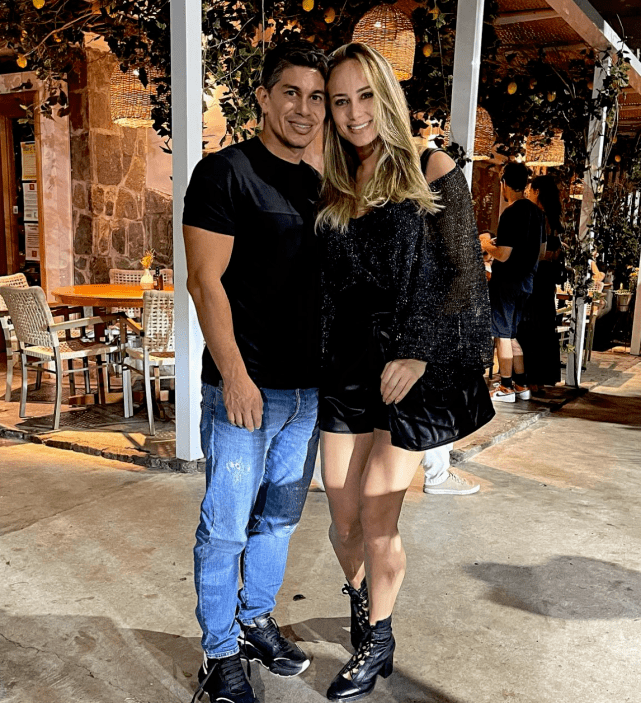 原创乱前中超巨星孔卡晒一家四口照片新女友取代妻子进入家庭