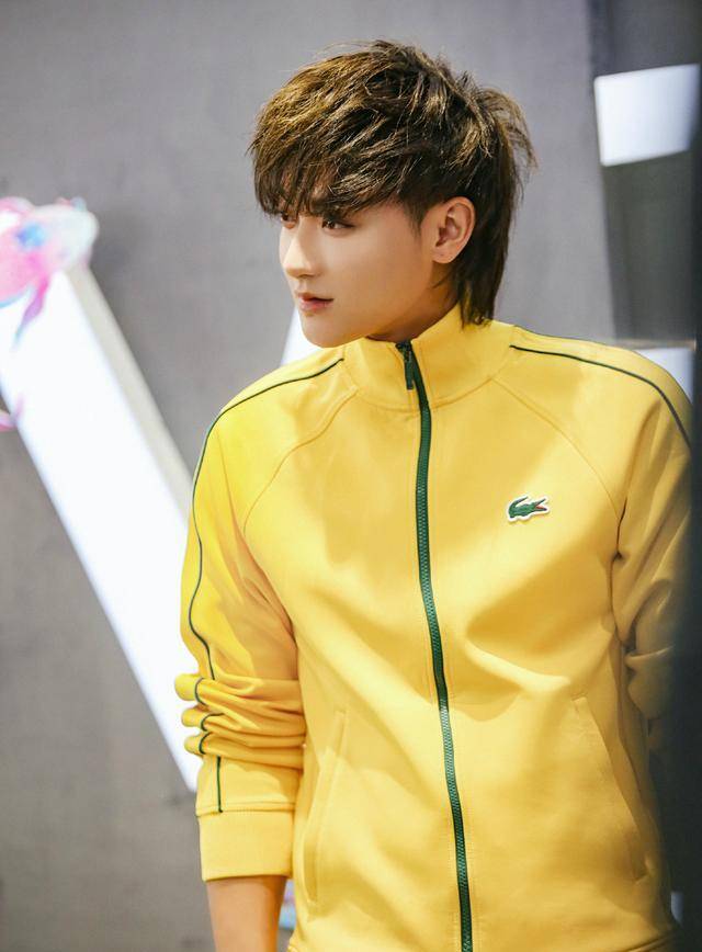 黄子韬发文对象因钱而分手,与两周前文案相对应,近期之事终解密_网友