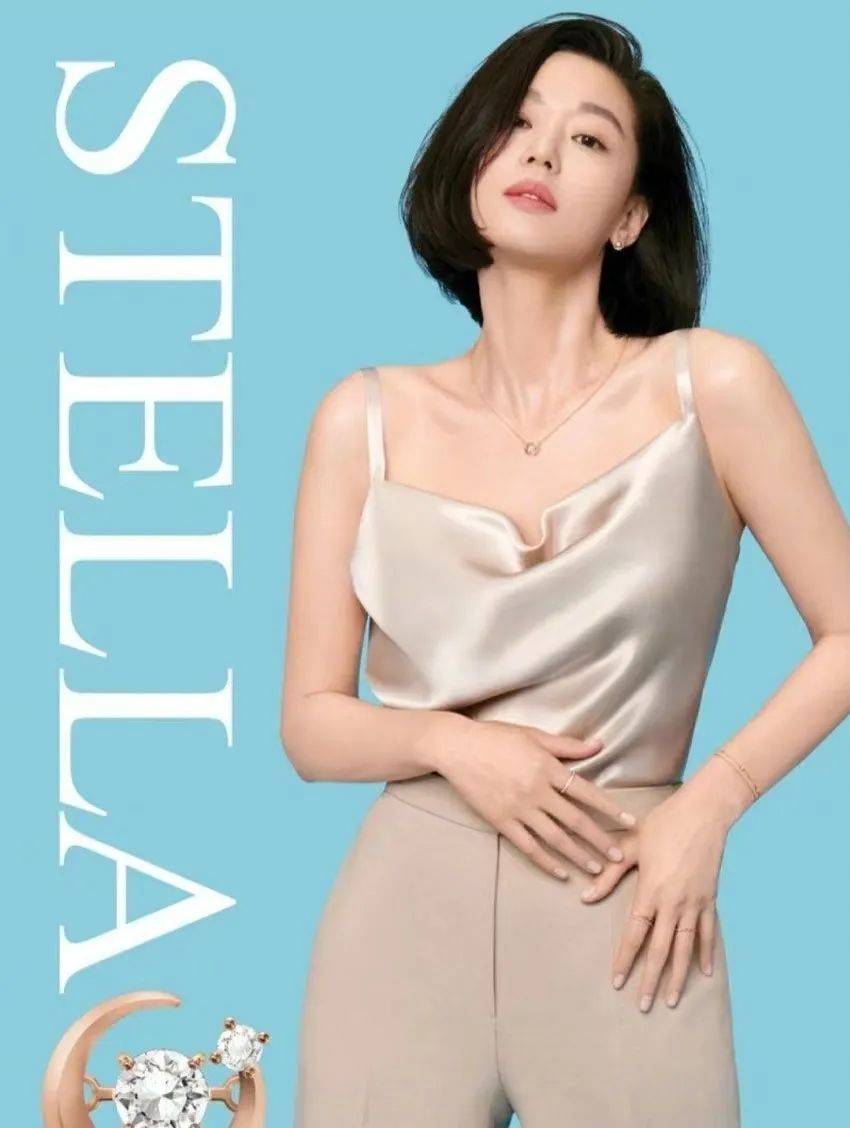 韩国女星全智贤纯欲风写真超靓!肤白貌美太性感火辣_吊带_短发_白色