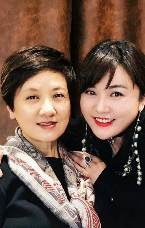 原创刘淼康熙微服私访记里的小桃红她老公是谁成为了娱乐圈里的谜