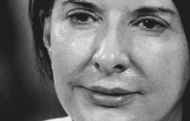 关于人性的试验:她把身体麻痹6小时,期间只有暴徒的狂欢_玛丽娜_艺术