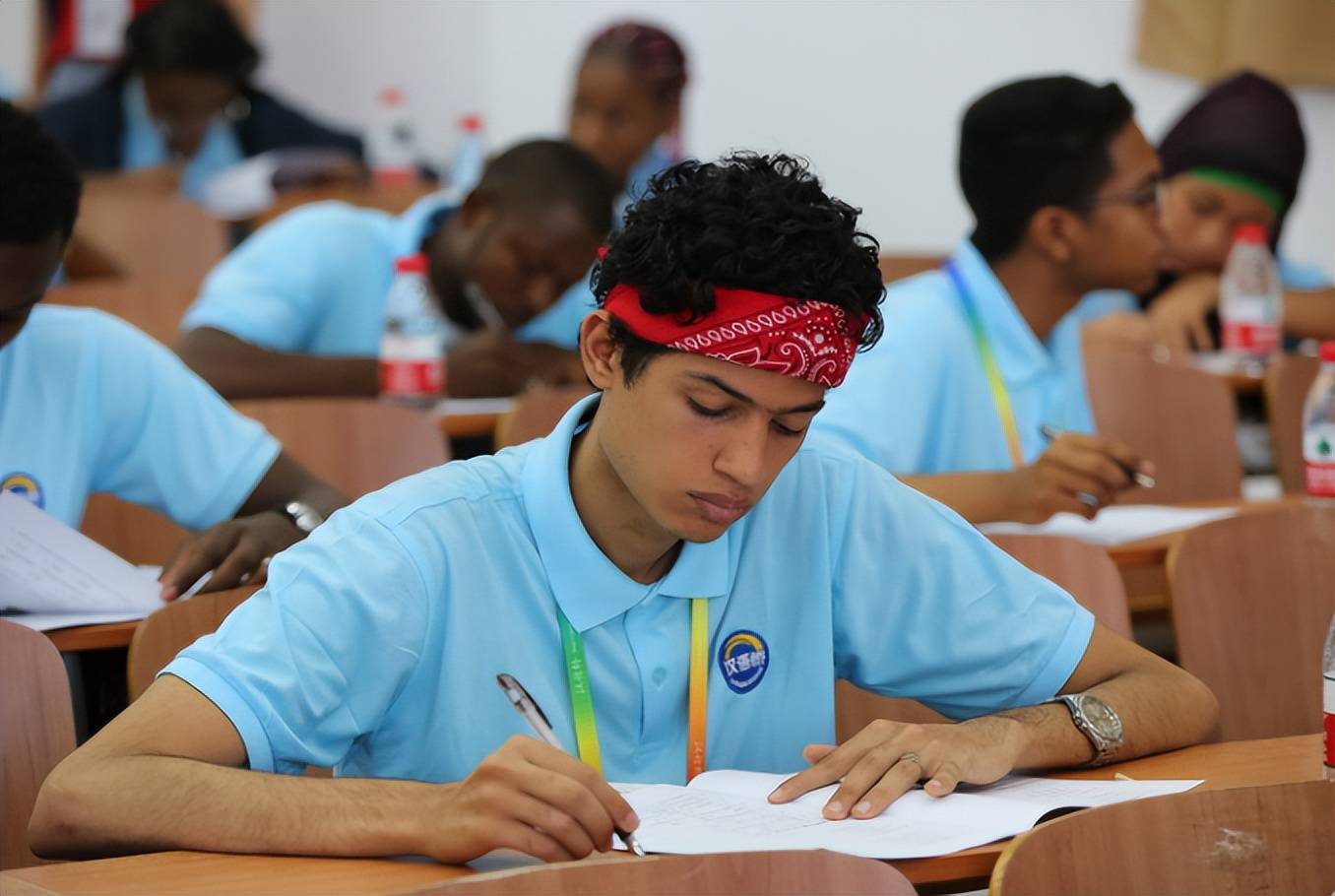 原创中文十级考试难倒一众外国学生网友我怕是个假的中国人