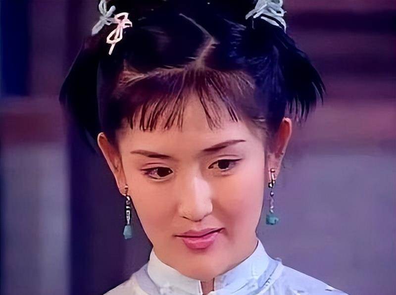 在经历了无数次给演员"擦汗"和"扇风"之后,谢娜终于在《少年方世玉》