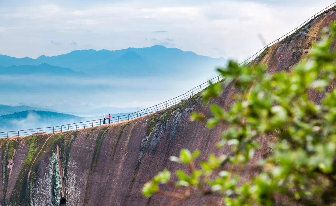 国内适合一个人旅行的13个地方，全都美哭了，下半年就这样安排