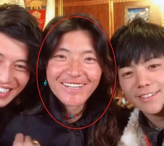 丁真的家庭是一个很简单但是充满爱的家庭,相信我们也能够看到,不论是