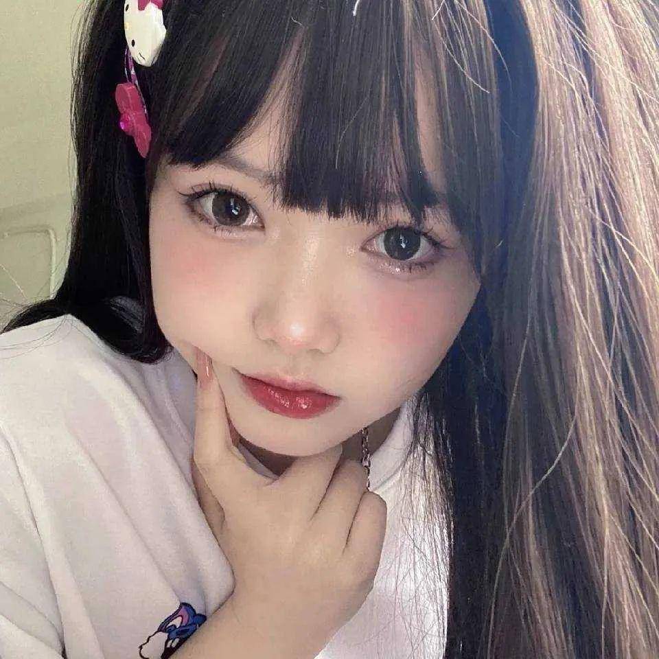 纯纯顶不住的女生头像