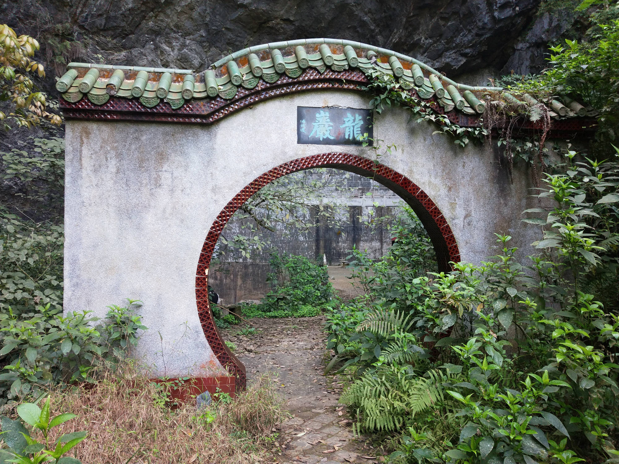 原创走进被废弃的我军最大的地下医院广西全州龙岩洞