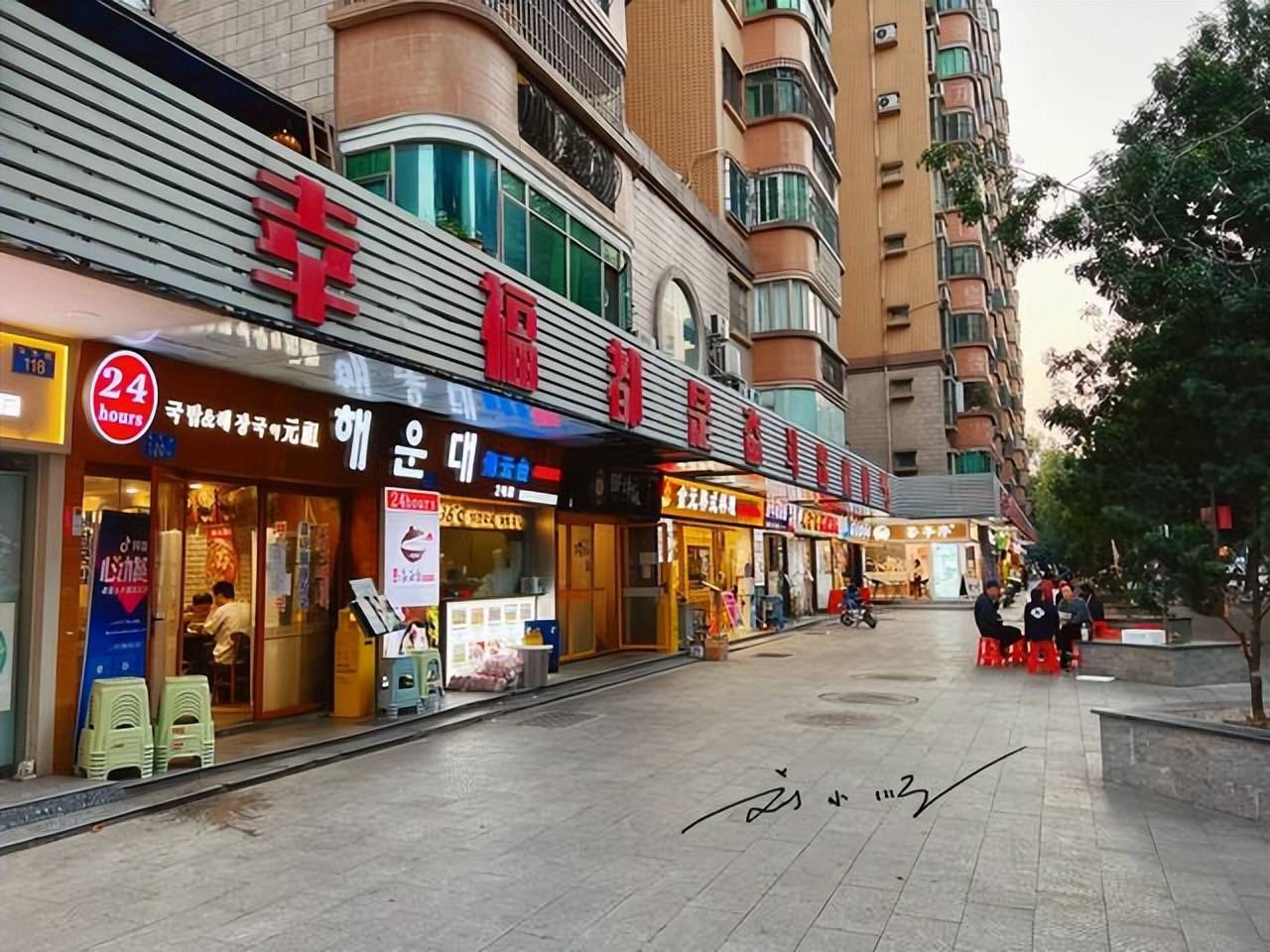 广东这座城市有很多韩国人，建有“韩国街”，游客特意来此拍照_广州