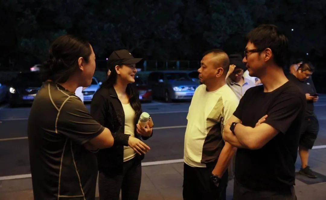 (图左至图右)美术指导王伟渊,制片人黄澜,联合制片人王贺,联合导演杨