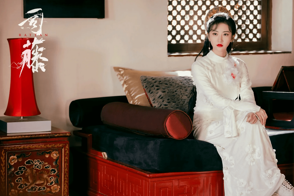 原创吴谨言的新剧不比司藤差旗袍造型比景甜还美老班底已定档