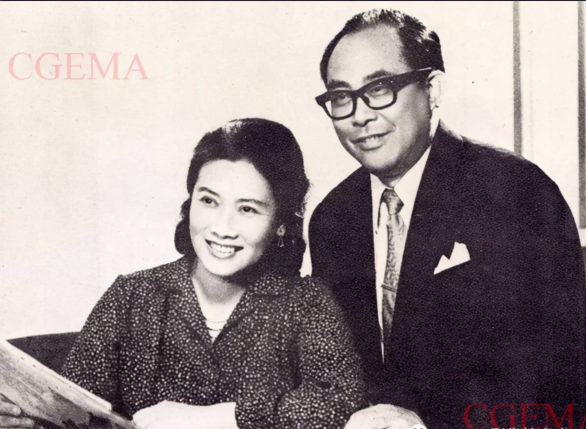 相恋6天结婚,丈夫去世后守其骨灰已生活12年_朱逢博_施鸿鄂_上海