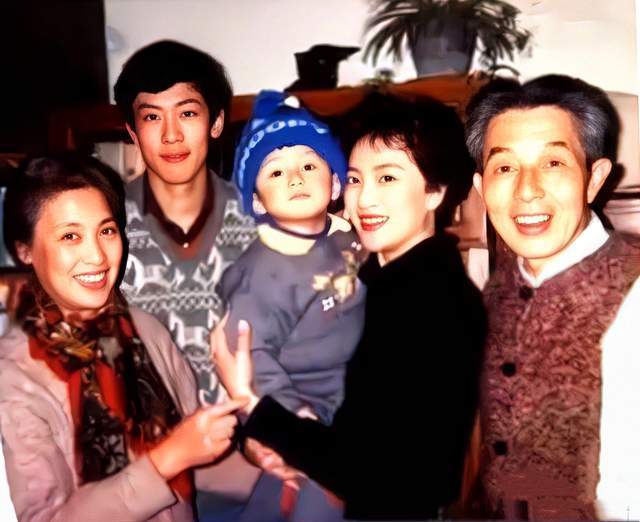 原创汪嘉伟前妻邓星从小跟在秦怡身边长大如今67岁儿子成为她最大的
