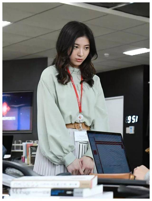 艳压凯特大红衣依农天下·今天 10:38商业纪录片《卧底老板》第10季