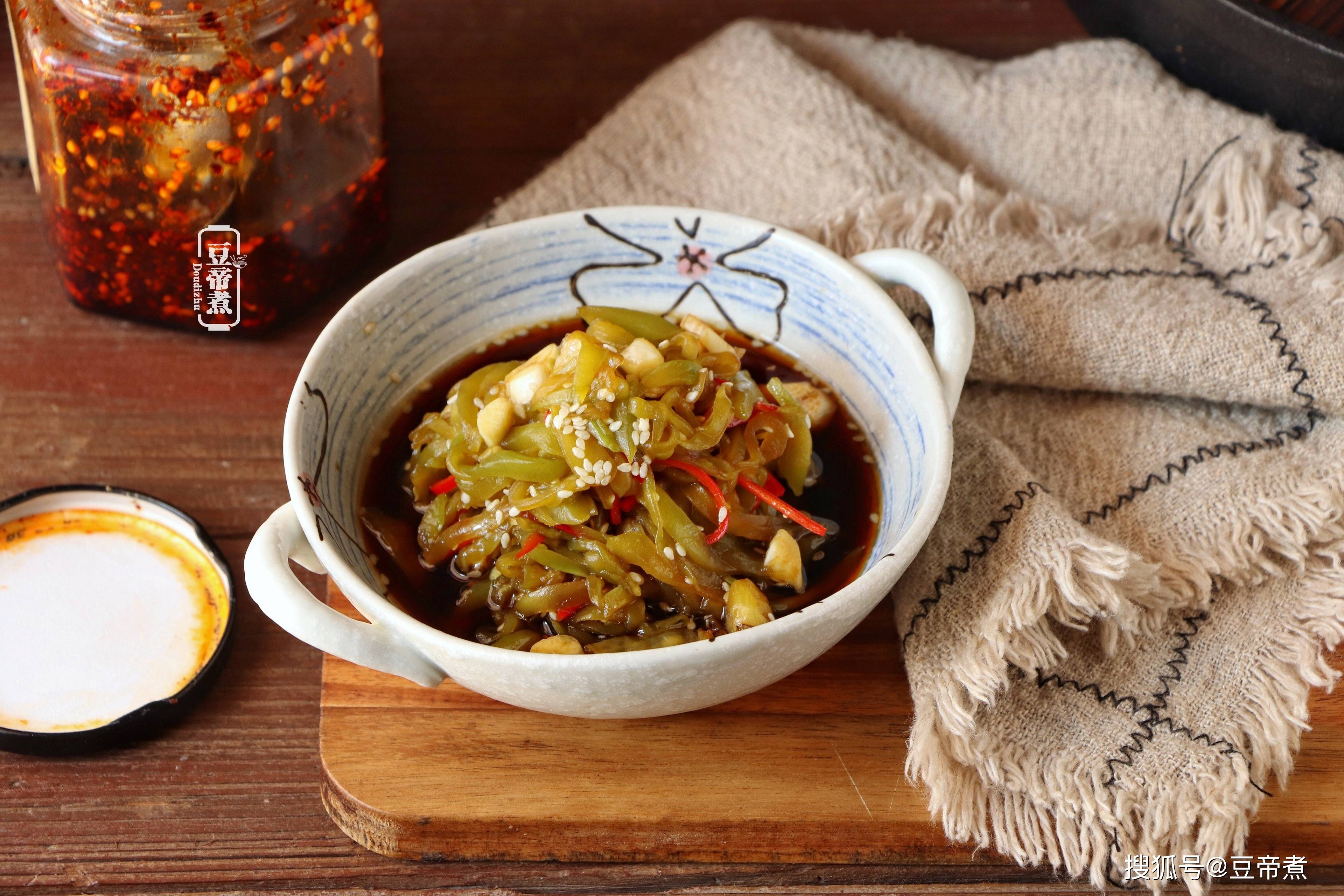 原创适合夏天食用的开胃小菜不炒不炸制作简单口感脆味道还好