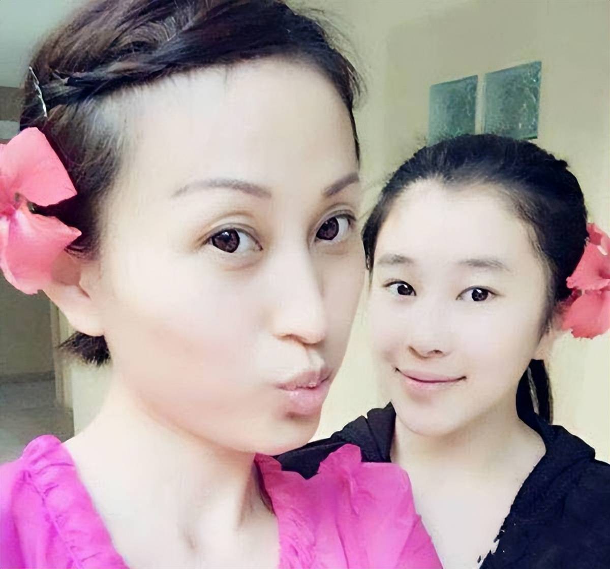 杨子的前妻,颜值不比黄圣依差,他18岁女儿晒自拍,颜值远超后妈