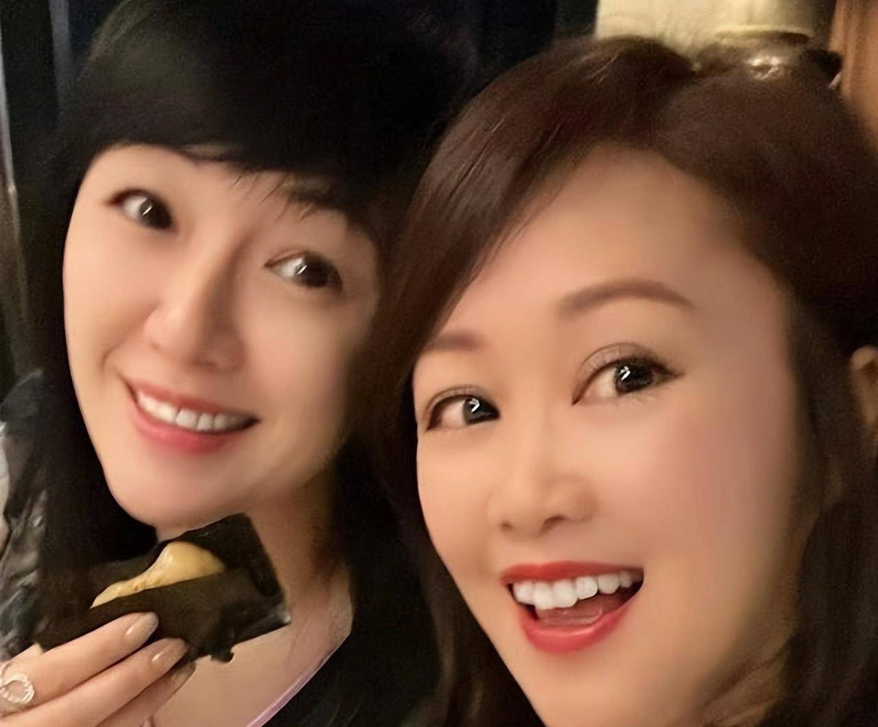 塌鼻龅牙,腿粗腰圆,这12位女星身材硬伤太多,却个个美得耀眼_俞飞鸿_