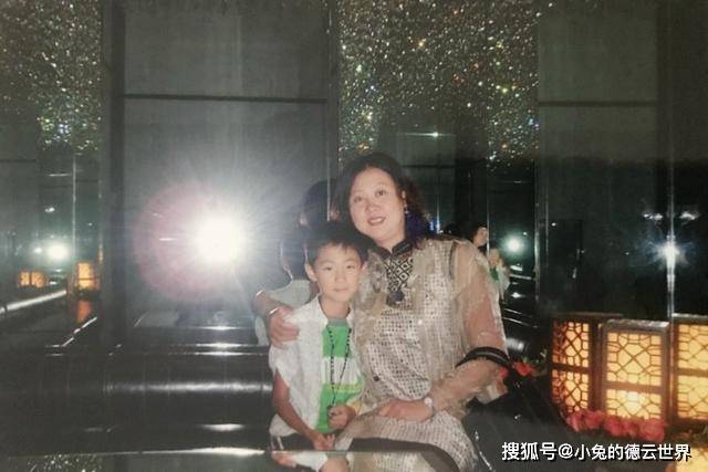 原创德云社秦霄贤带着妈妈录综艺合影照引发粉丝热议老秦值得期待