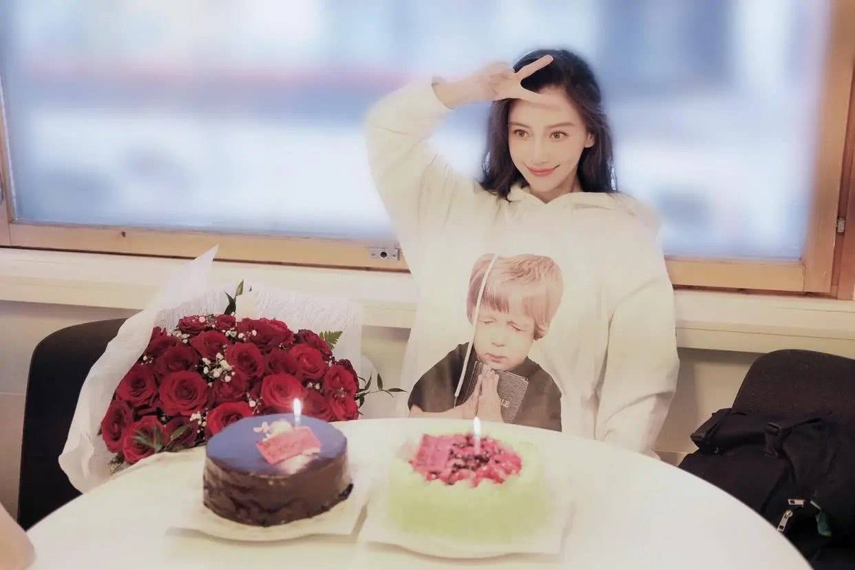原创baby杨颖生日心情大好晒自拍和粉丝分享网友不见黄晓明