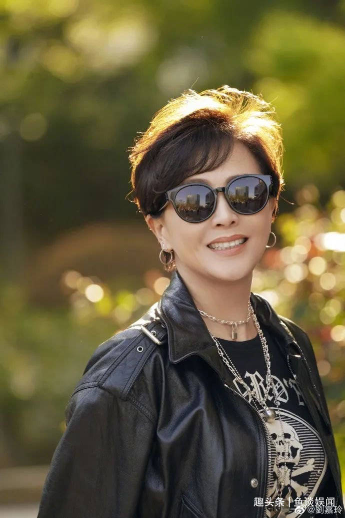 原创从顶级明星到贵妇名媛她的朋友圈也太豪华了吧