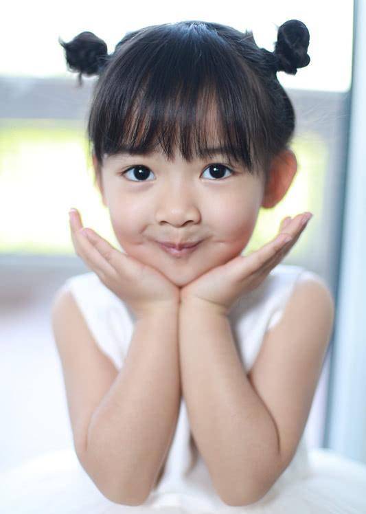 随着聂远的爆红,聂远的女儿随之也被翻出来了,女儿名叫聂子一,小名叫