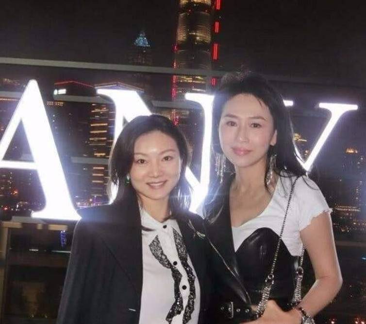 陈婷曾经参加过《蔷薇的战争》这部影视作品的演出,发现这条路真的很