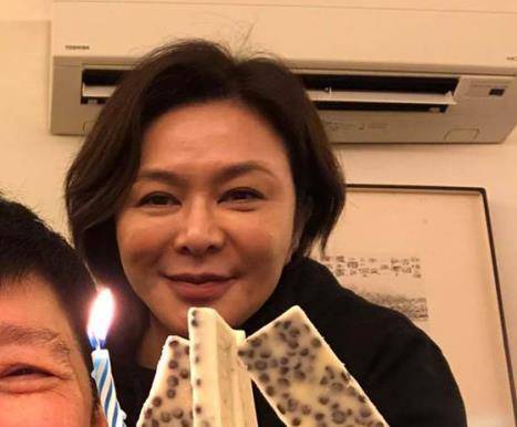 原創58歲關之琳近照曝光素顏出鏡皮膚鬆弛顯老網友感嘆美人遲暮