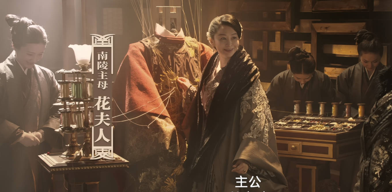 而且,原本电影的女一号是宁静,她饰演花夫人这个角色,结果不确定是