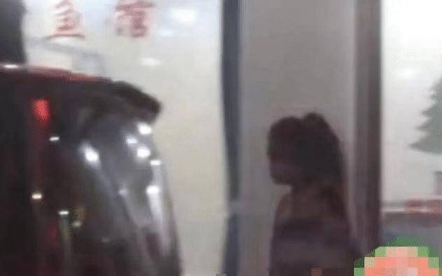 26岁任豪和美女现身酒店吃饭,一同坐车离开,事务所回应来了 6