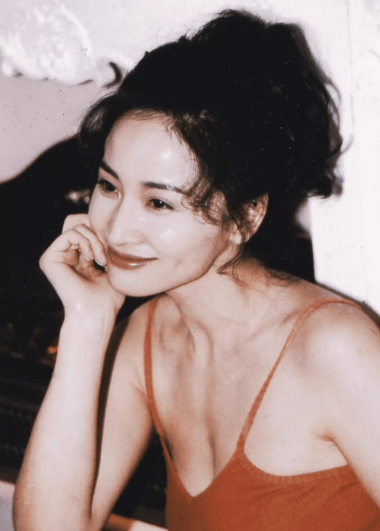 张艺谋为她茶饭不思,马景涛为神魂颠倒,她如今怎样了_于莉_电影_香港