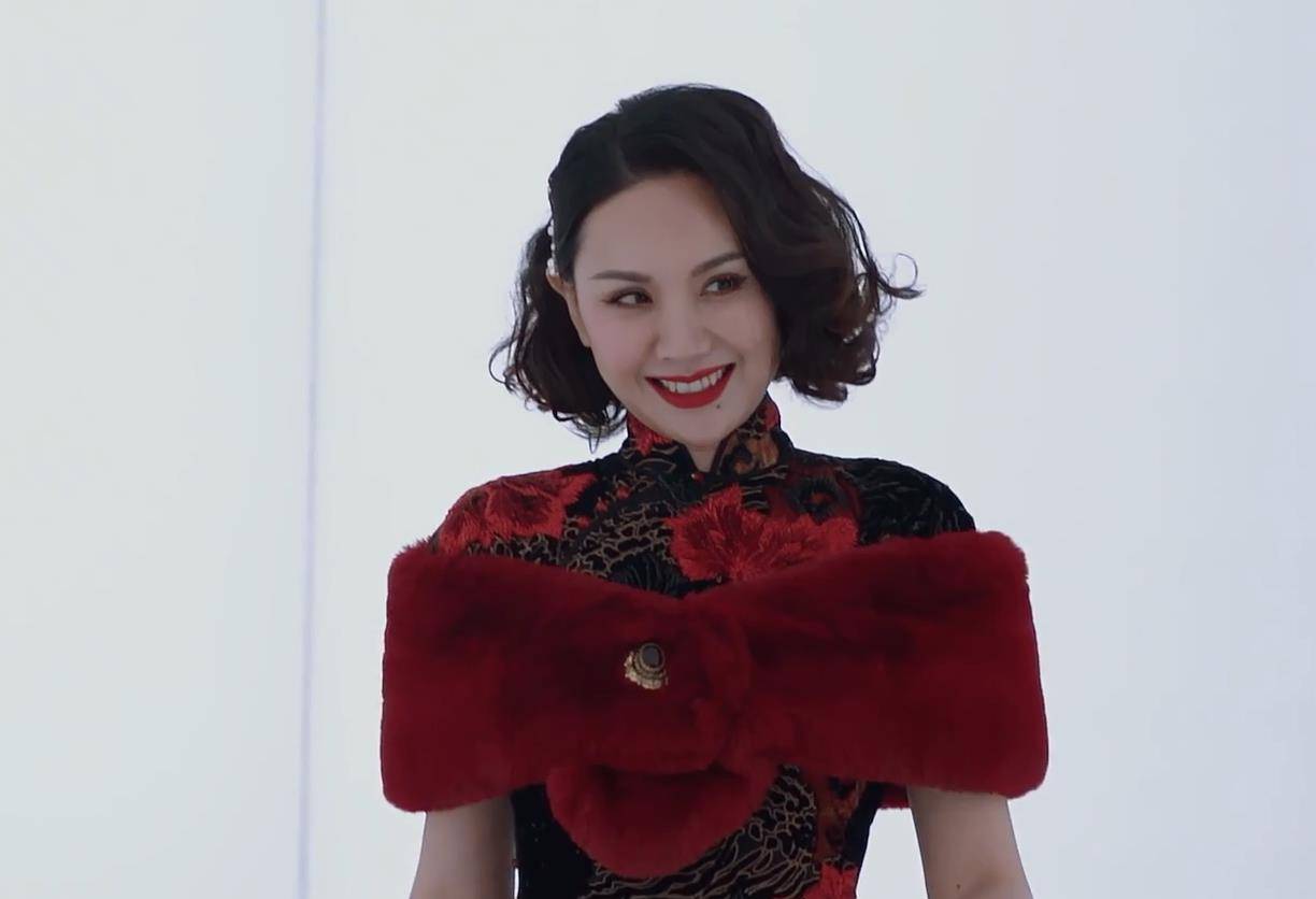 42岁的女人多有气质当程莉莎换旗袍跳舞才知什么叫时尚万种