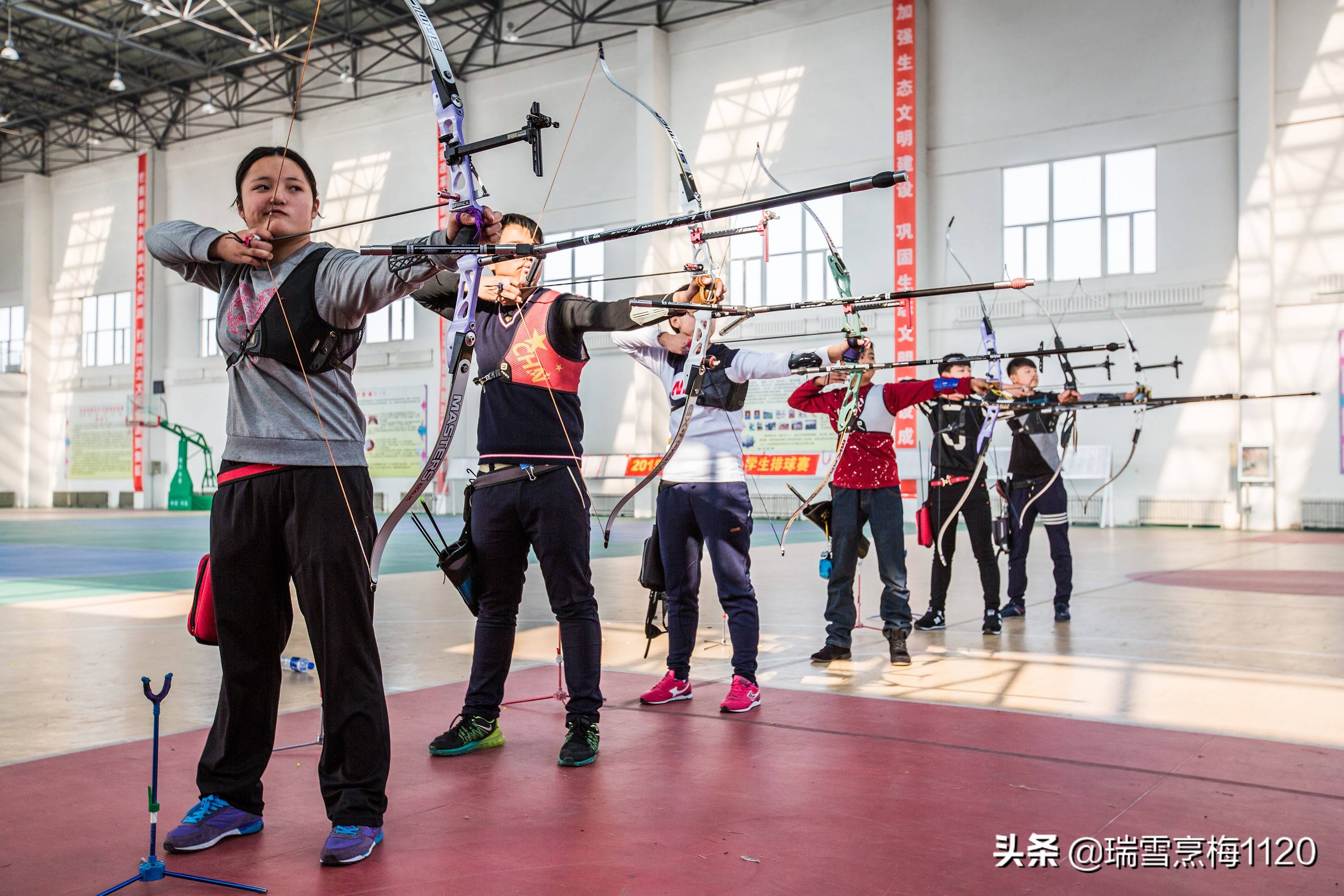 沈北新區興隆臺錫伯族學校射箭隊正在訓練 供稿:興隆學校西遷節的慶祝