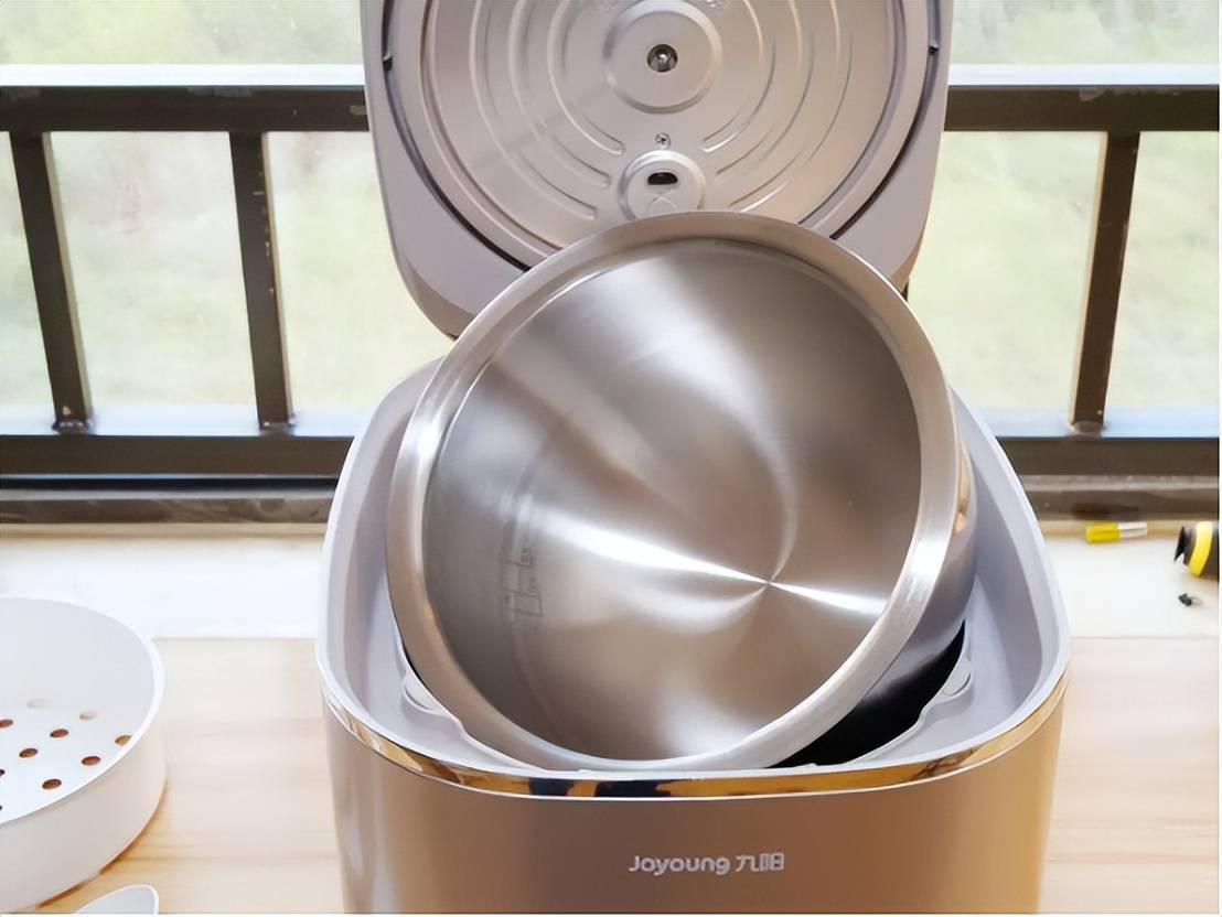 九阳0涂层电饭煲黑科技内胆纯不锈钢材质达到1公斤重