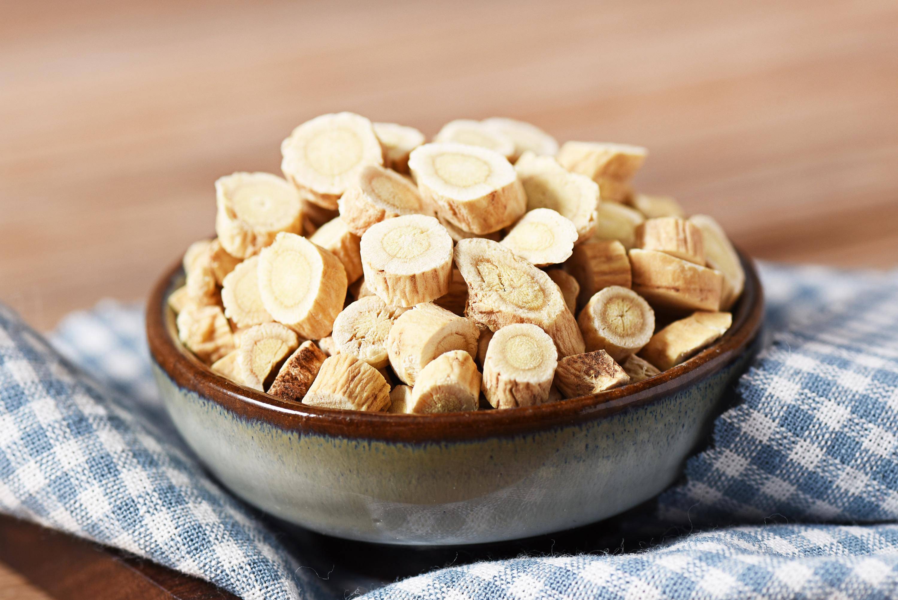 为啥不能随便喝黄芪水?特别提醒:5类人不宜饮用,建议了解一下_刘大爷_