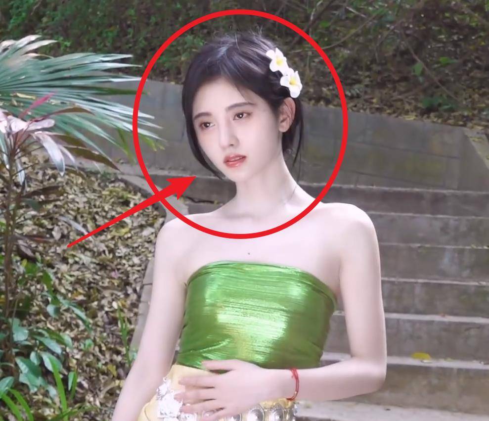 鞠婧祎修图了,工作室晒傣族花絮视频,原来是大家冤枉她了_进行了_造型