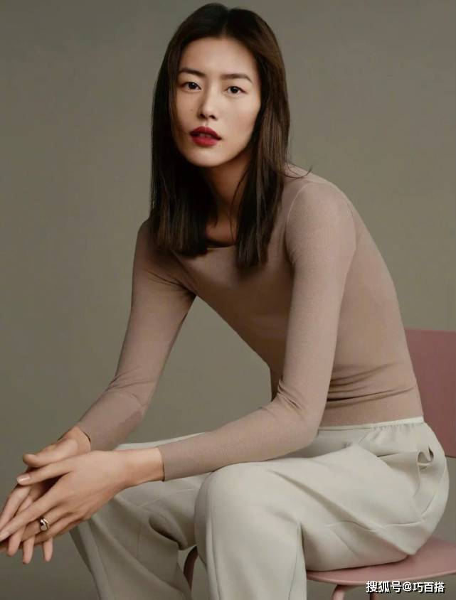 刘雯太会穿了舒适感搭配借鉴性极高清爽干净提升气质