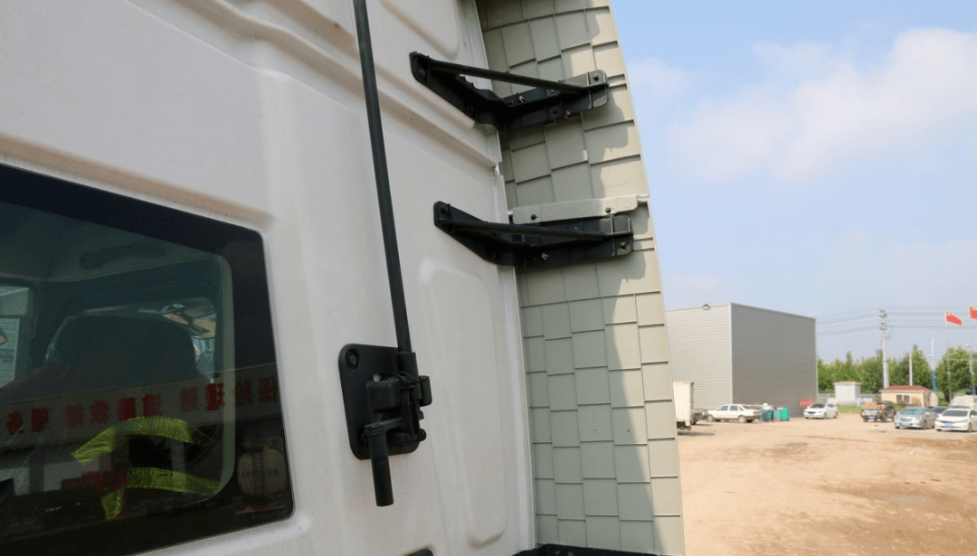 山西海星集团中国重汽汕德卡用导流罩把车包起来这样干能省多少油