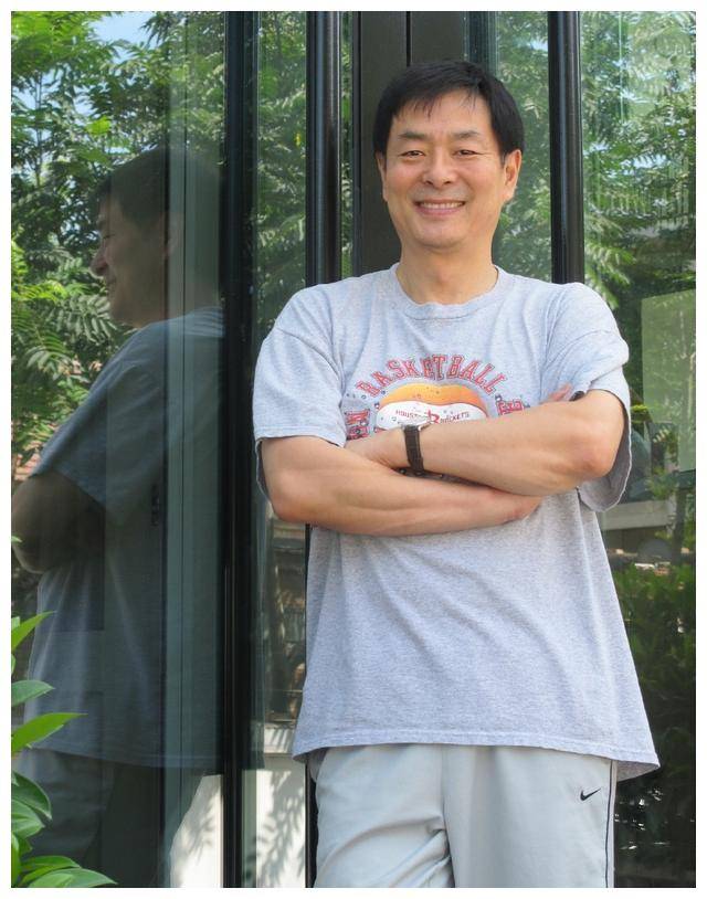 原创濮存昕宝刀未老66岁穿黑西装散发浓浓荷尔蒙比小鲜肉耐看多了